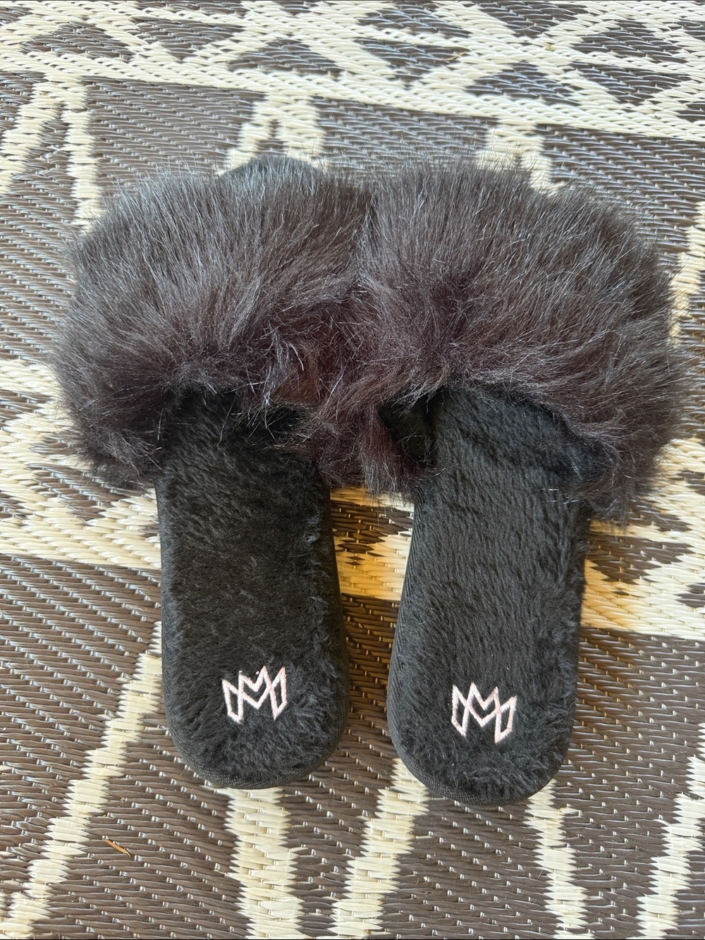 * NWOT*Malvados | Slumber Slippers in ‘ Nite’ - faux fur